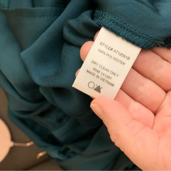 ASTR Women’s Blouse Cropped Surplice Wrap neckline Satin Emerald Green Size L - Picture 9 of 10